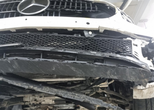 2021 Mercedes-Benz E250, photograph 2