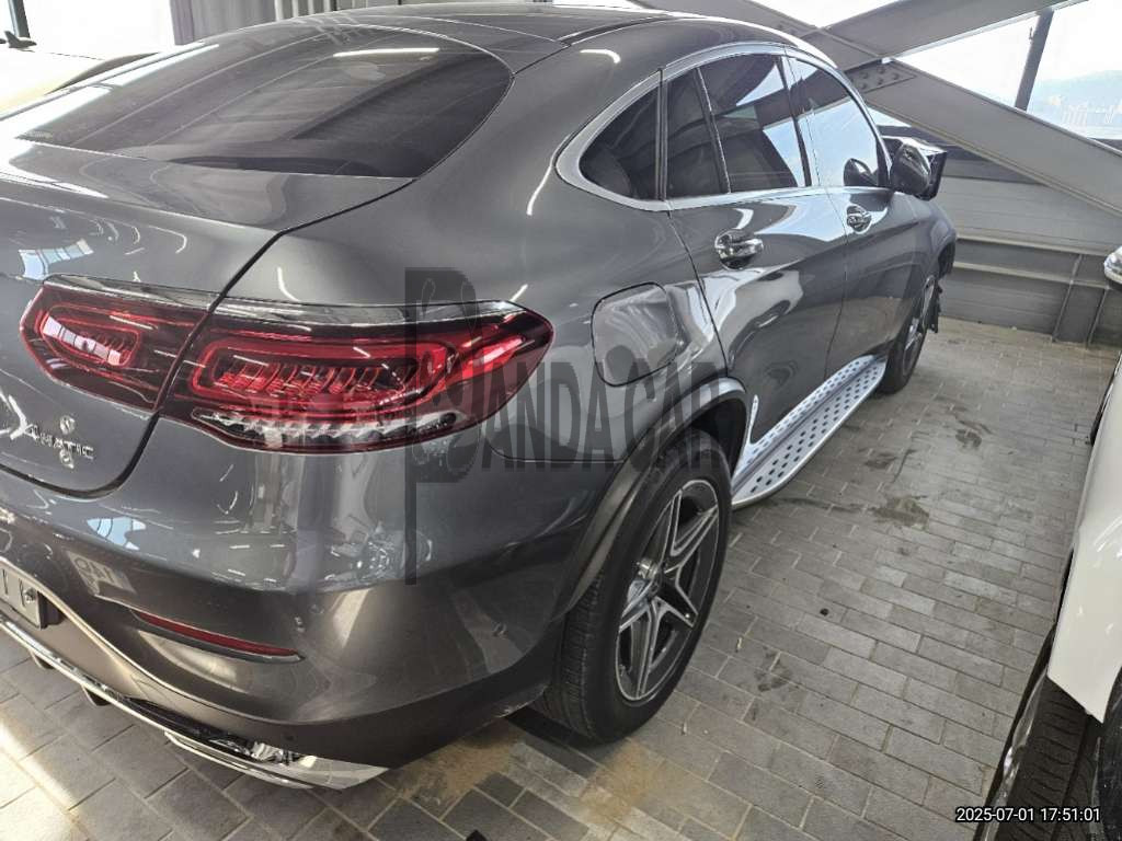 2020 Mercedes-Benz GLC220 d 4MATIC Coupe, photograph 3