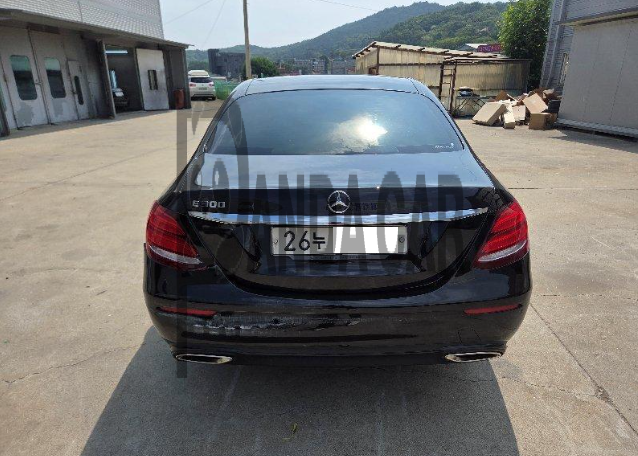 2017 Mercedes-Benz E300, photograph 1