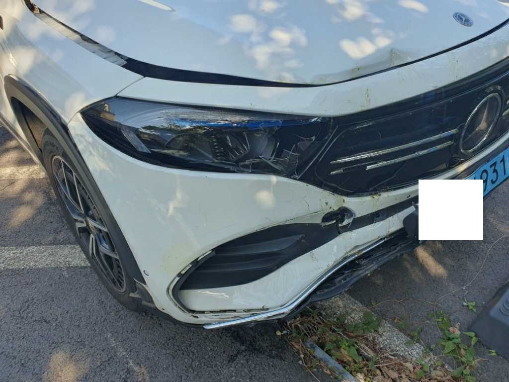 2023 Mercedes-Benz EQB300 4MATIC, photograph 5