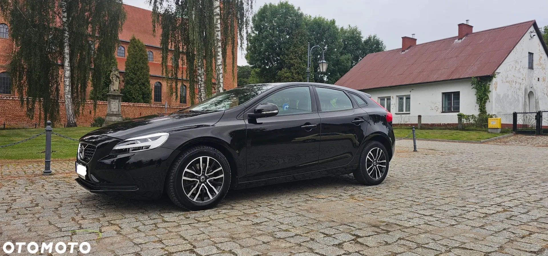 2019 Volvo V40, photograph 3