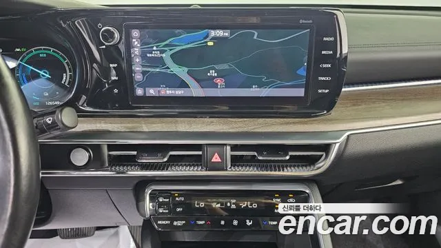 Kia K5 Signature — photo 1 of 20