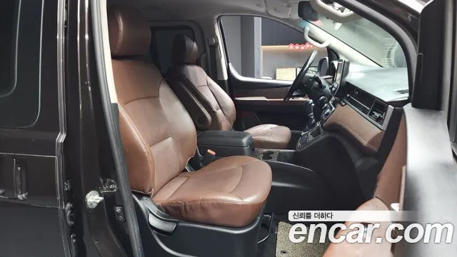 2018 Hyundai Starex Urban 9-Seater, photograph 5