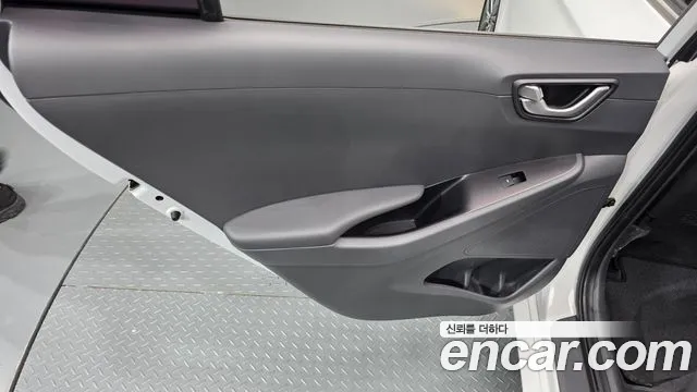 2016 Hyundai Ioniq N, photograph 7