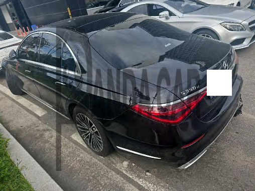 2022 Mercedes-Benz S350 d, photograph 3