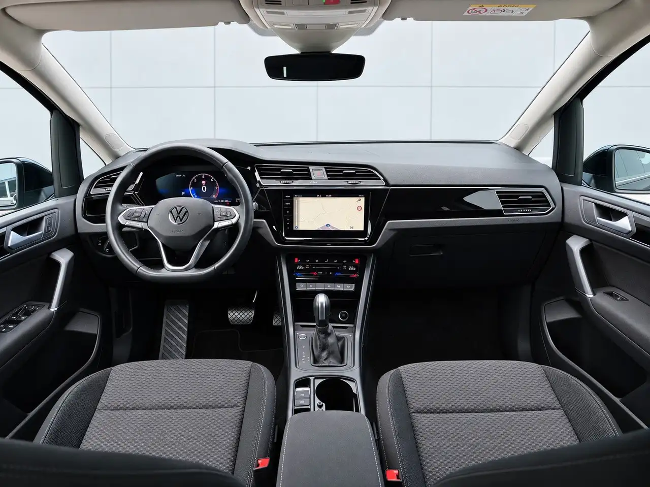 2025 Volkswagen Touran 2.0TDI DSG NAVI LED 7SZ AHK STDHZ ACC 17", photograph 7