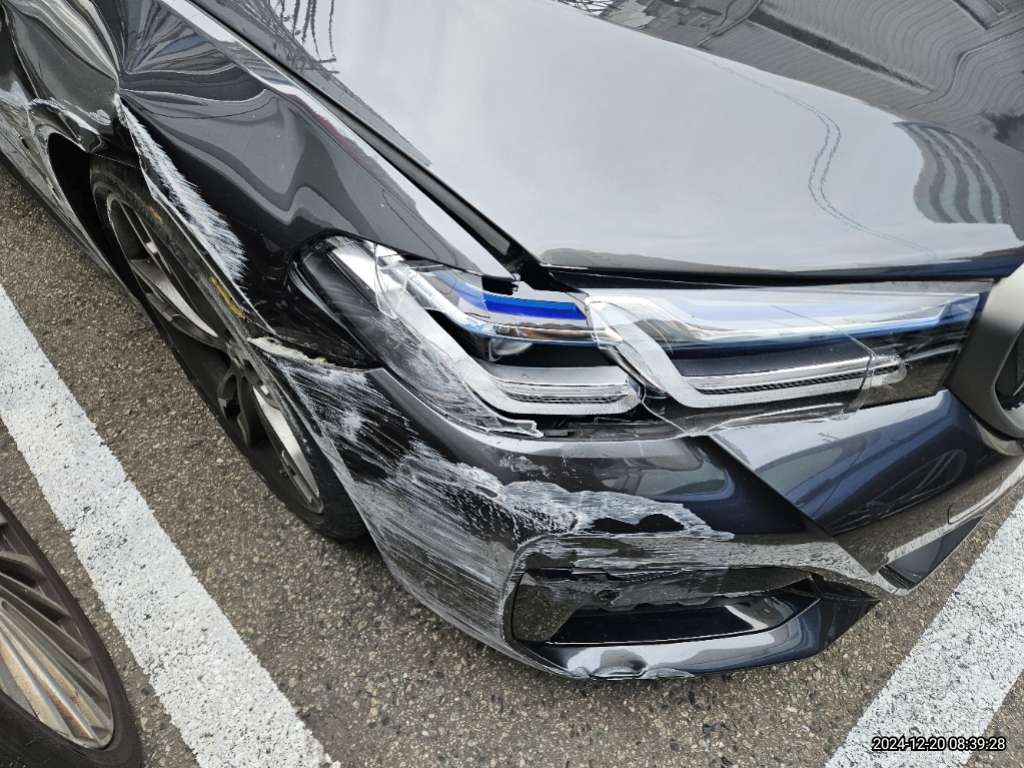 2021 BMW M550i xDrive, photograph 4
