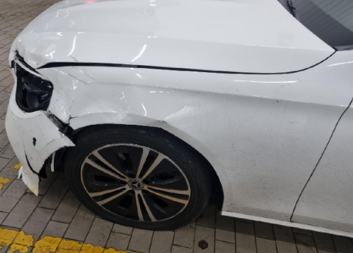 2021 Mercedes-Benz E250, photograph 3