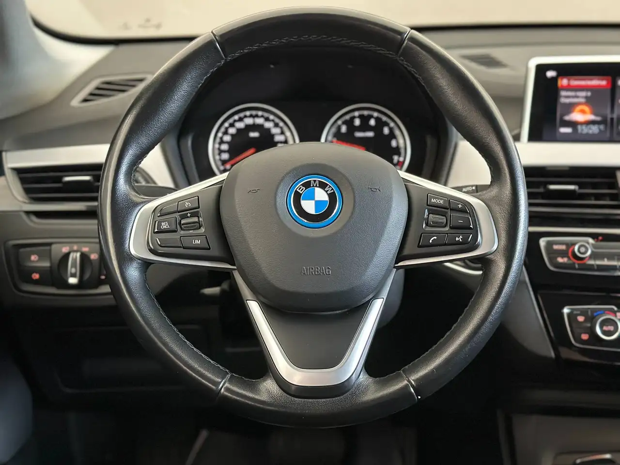 2022 BMW X1 xDrive 25e Business Advantage auto, photograph 12