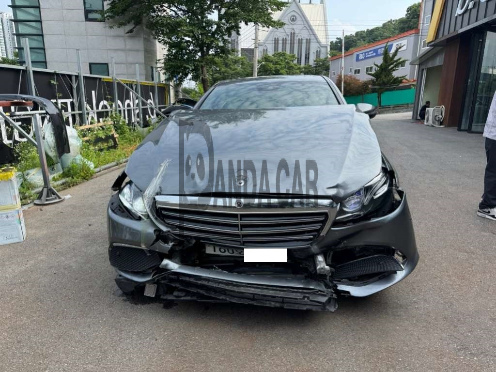 2019 Mercedes-Benz E220 d 4Matic, photograph 2