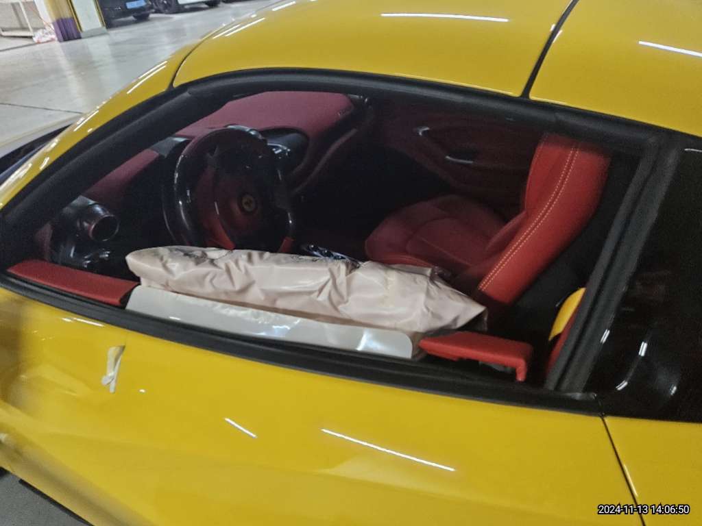 2022 Ferrari F8 Spider, photograph 4