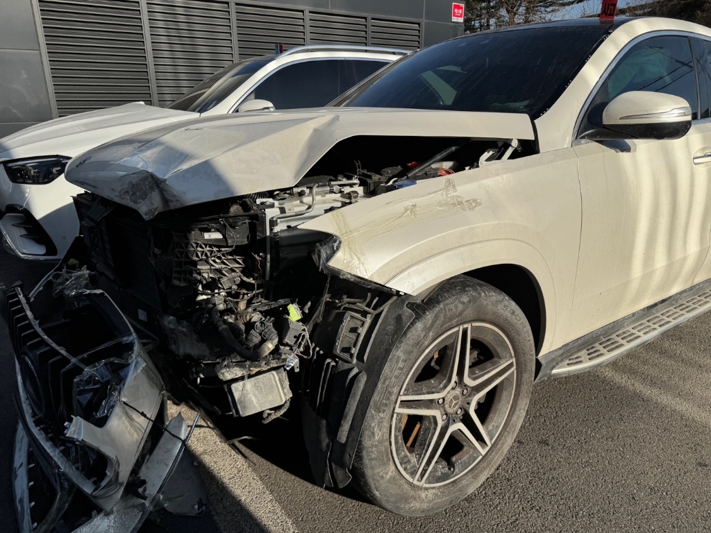 2021 Mercedes-Benz GLE400 d 4MATIC Coupe, photograph 4