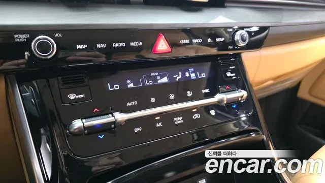 Kia Canival Diesel 7-Seater Signature — photo 1 of 37