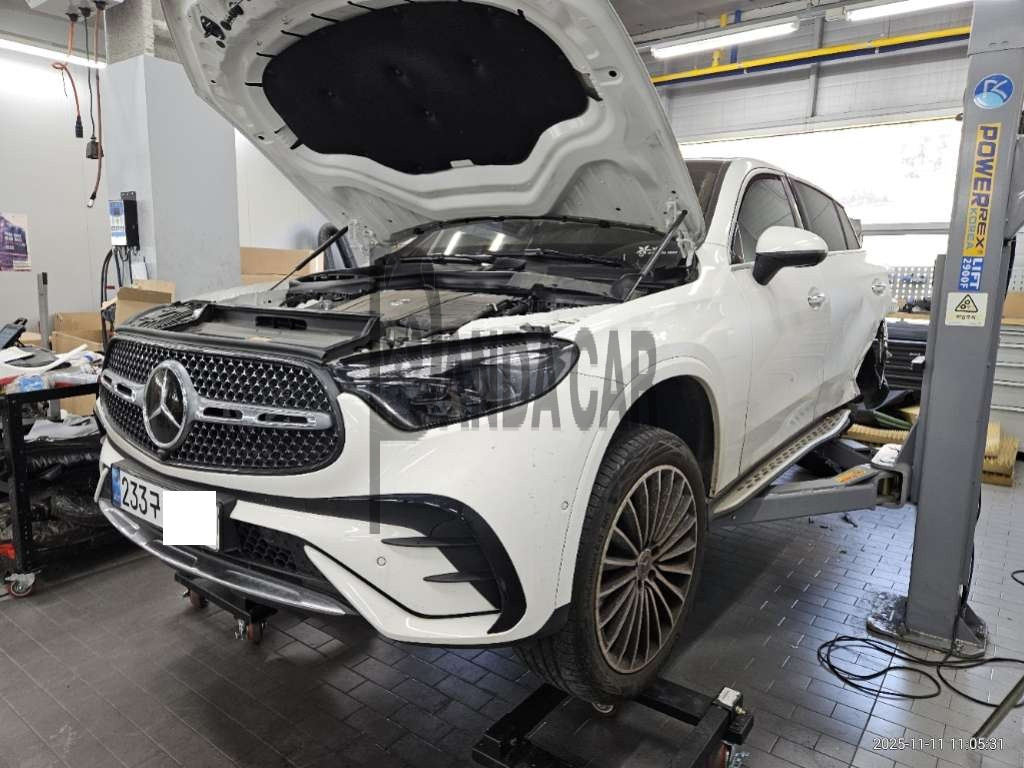 2024 Mercedes-Benz GLC 300 4MATIC Coupe, photograph 4