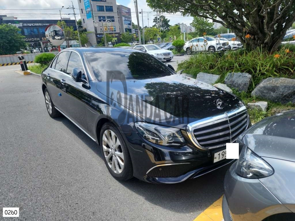 2017 Mercedes-Benz E220 d, photograph 2
