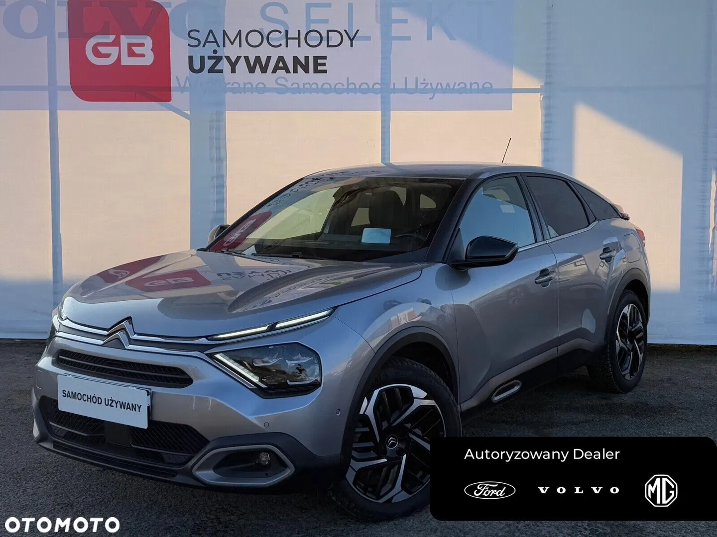 Citroën C4 1.2 PureTech Shine S&S — photo 1 of 11