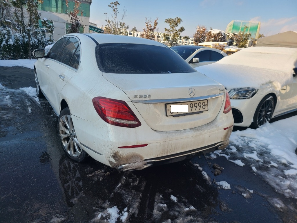 2020 Mercedes-Benz E 300 4MATIC, photograph 1