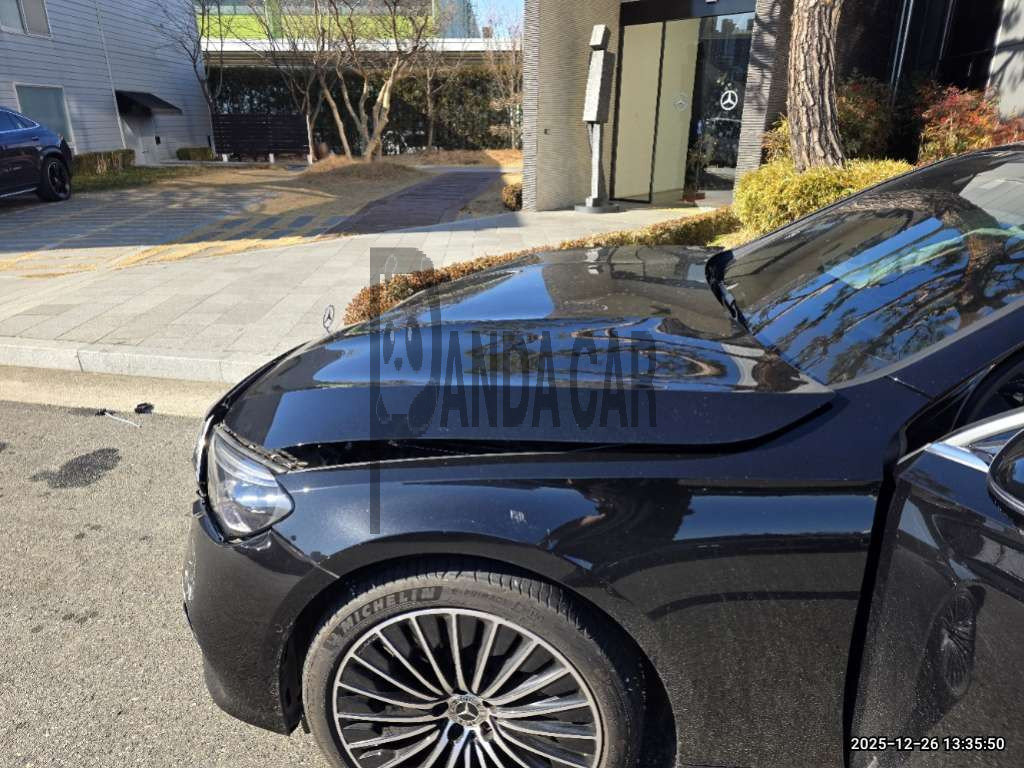 2025 Mercedes-Benz E 450 4MATIC, photograph 4