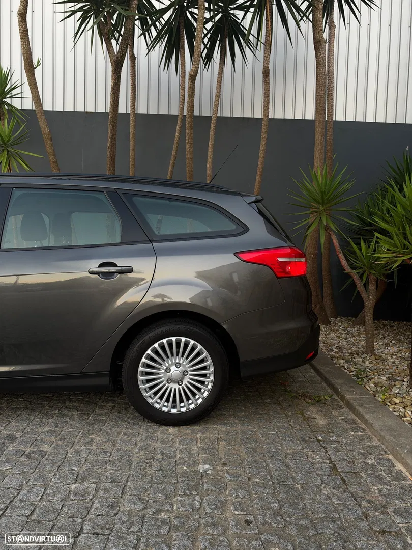 2016 Ford Focus 1.0 EcoBoost S&S SYNC Edition, photograph 4