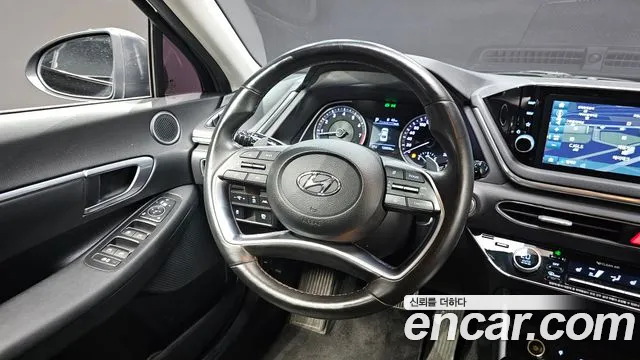 Hyundai Sonata 2.0 — photo 1 of 31