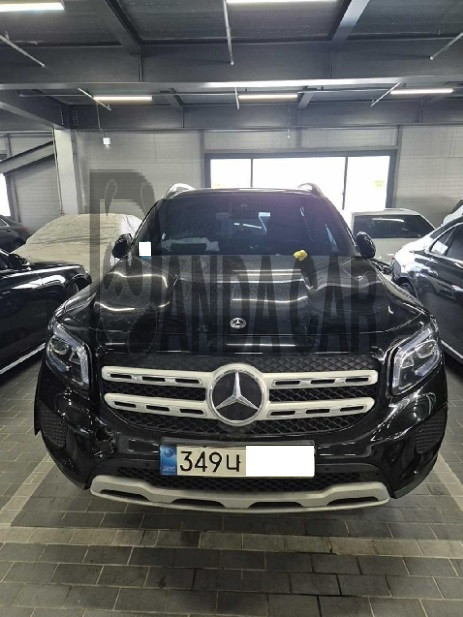 2021 Mercedes-Benz GLB200 d, photograph 1