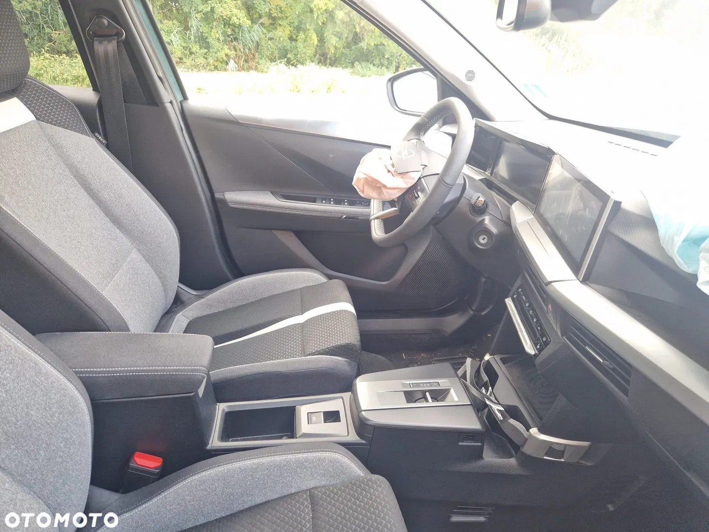 2025 Opel Frontera 1.2 DI Hybrid 48V eDCT GS, photograph 2
