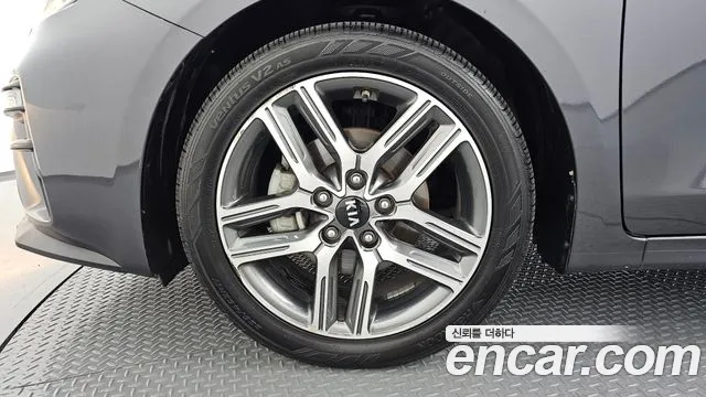 2018 Kia K3 Luxury, photograph 5