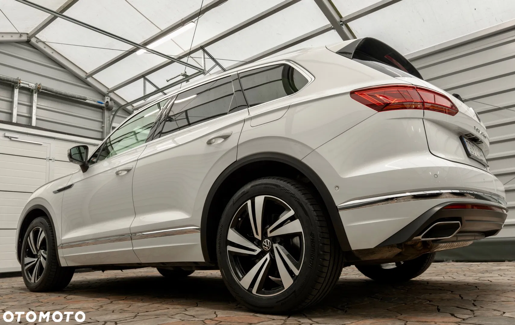 2023 Volkswagen Touareg 3.0 V6 TFSI Plug-In Hybrid 4Mot Elegance, photograph 4