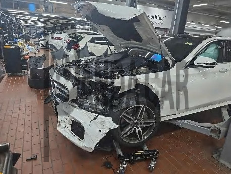2020 Mercedes-Benz E 300 4MATIC, photograph 3
