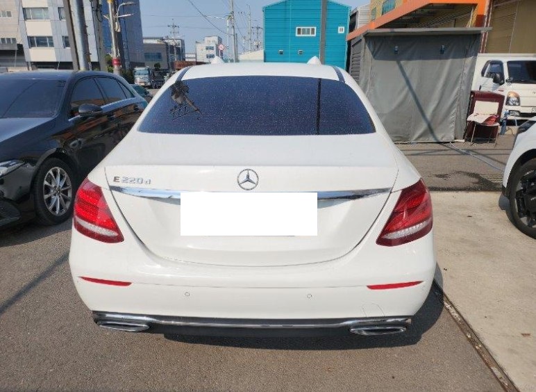 2017 Mercedes-Benz E220 d, photograph 4
