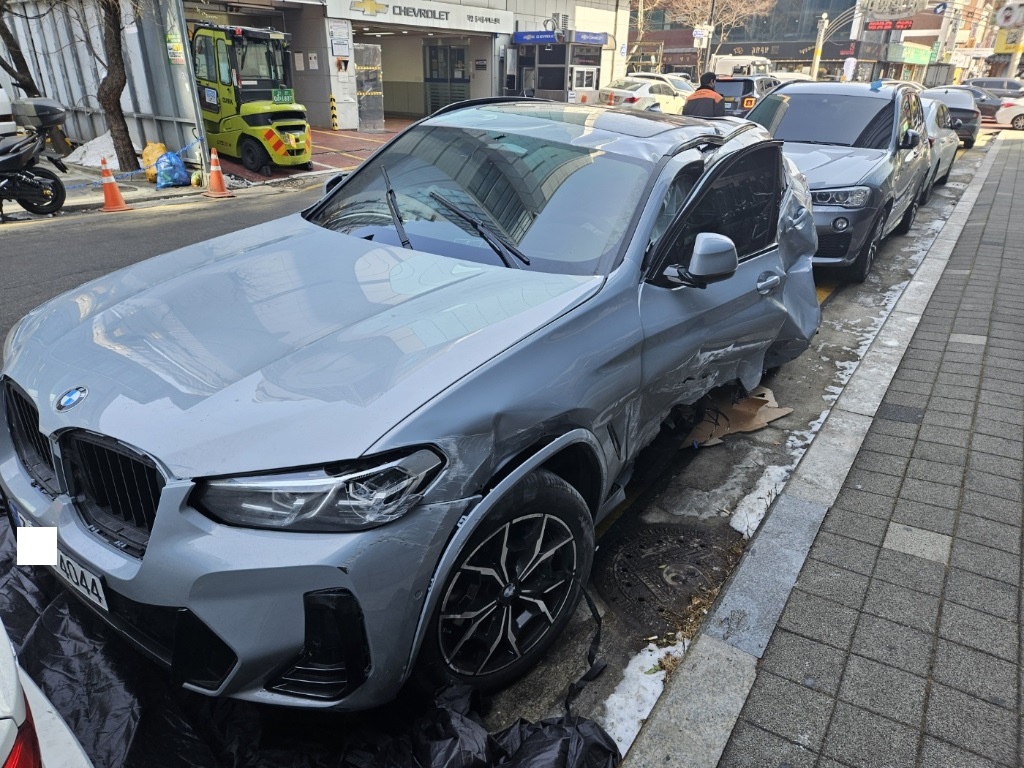 2024 BMW X4 xDrive20i, photograph 2
