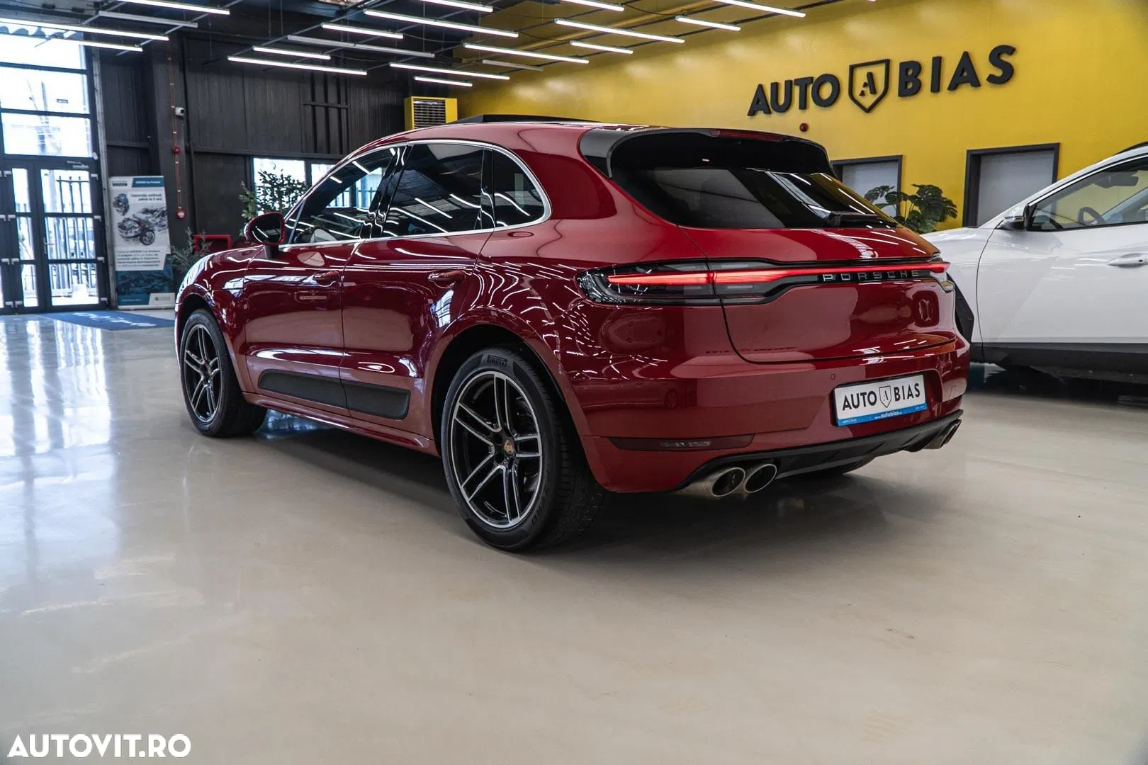 2019 Porsche Macan S, photograph 5