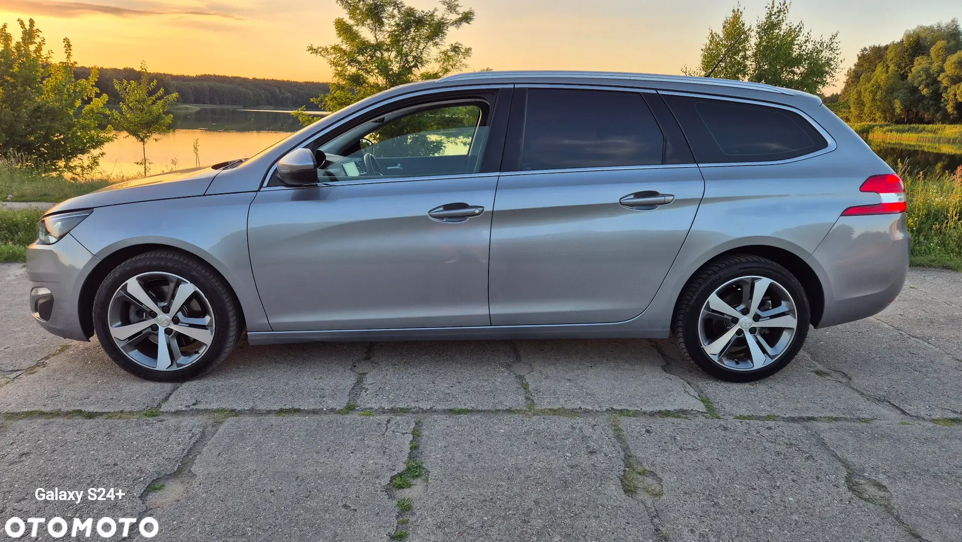 2016 Peugeot 308 BlueHDi 150 Stop & Start Allure, photograph 3
