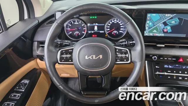 Kia Canival Gasoline 9-Seater Prestige — photo 1 of 29