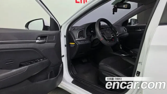 Hyundai AVANTE 1.6 GDI Value Plus — photo 1 of 30