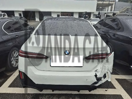 2025 BMW 520i, photograph 1