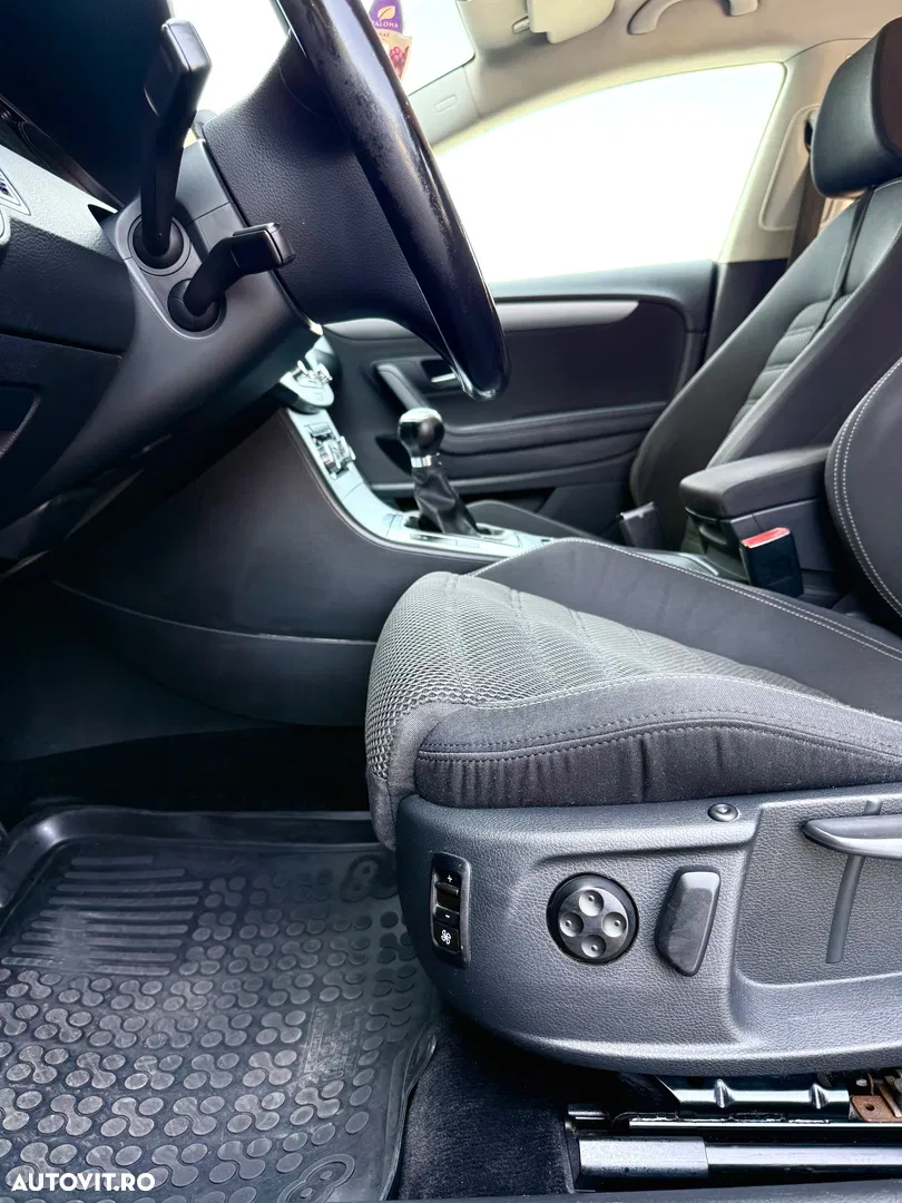 2010 Volkswagen Passat CC, photograph 9