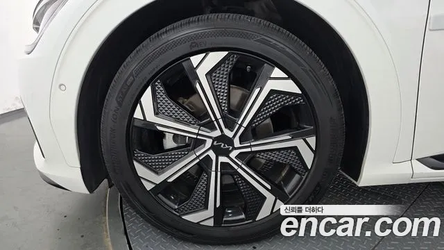 Kia EV6 Long Range 4WD — photo 1 of 34