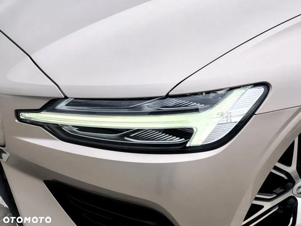 2023 Volvo V60, photograph 9