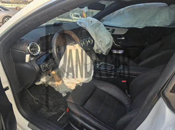 2025 Mercedes-Benz CLA 250 4MATIC, photograph 2