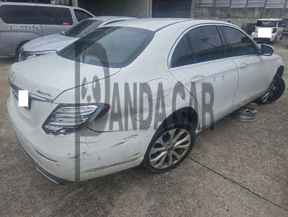 2018 Mercedes-Benz E220 d 4Matic, photograph 2