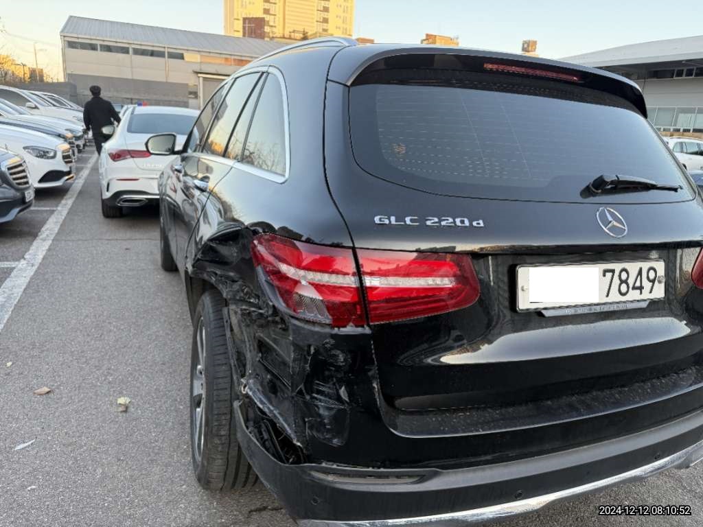 2017 Mercedes-Benz GLC220 d 4Matic, photograph 4