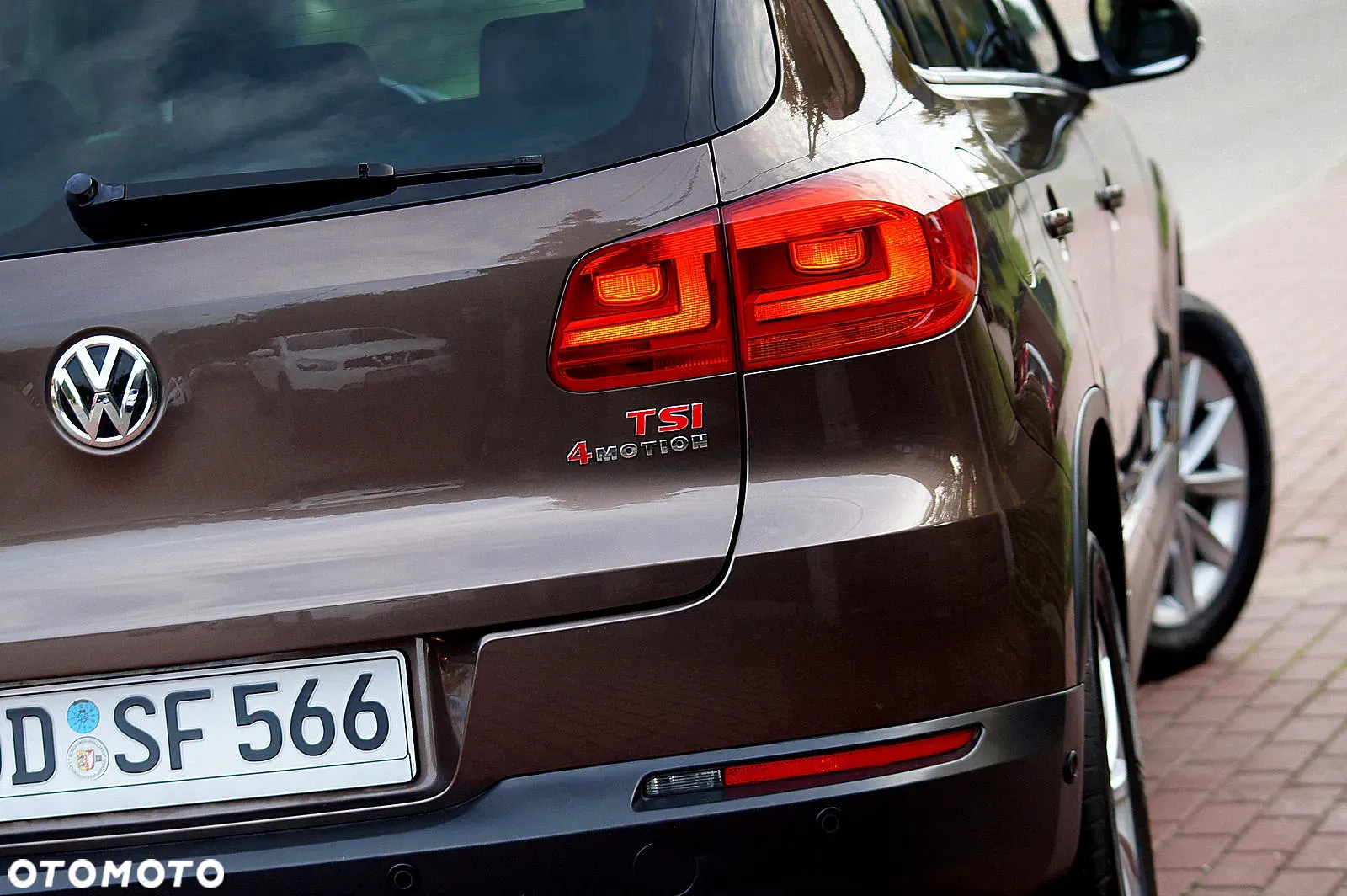 2012 Volkswagen Tiguan 2.0 TSI 4Motion DSG Exclusive, photograph 3