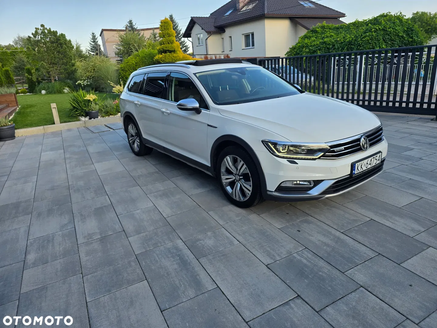 2017 Volkswagen Passat Alltrack, photograph 4