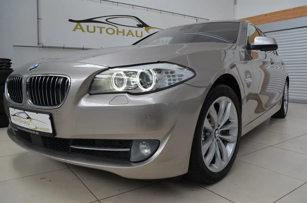 2011 BMW 550 i xDrive ~Navi~Leder~GSD~Keyles~HuD~Soft~Nigh, photograph 1