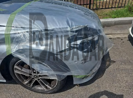 2022 Mercedes-Benz E350 4MATIC, photograph 3