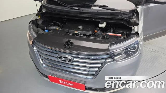 Hyundai Starex Urban 9-Seater — photo 1 of 20