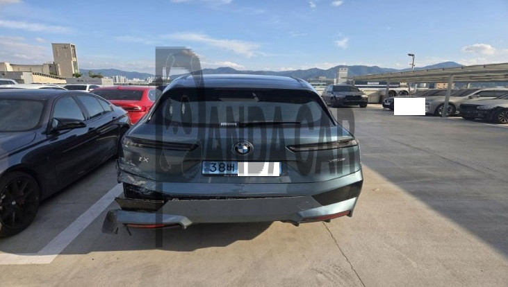 2022 BMW iX xDrive50, photograph 1