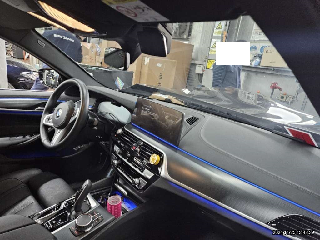 2023 BMW 520i, photograph 5