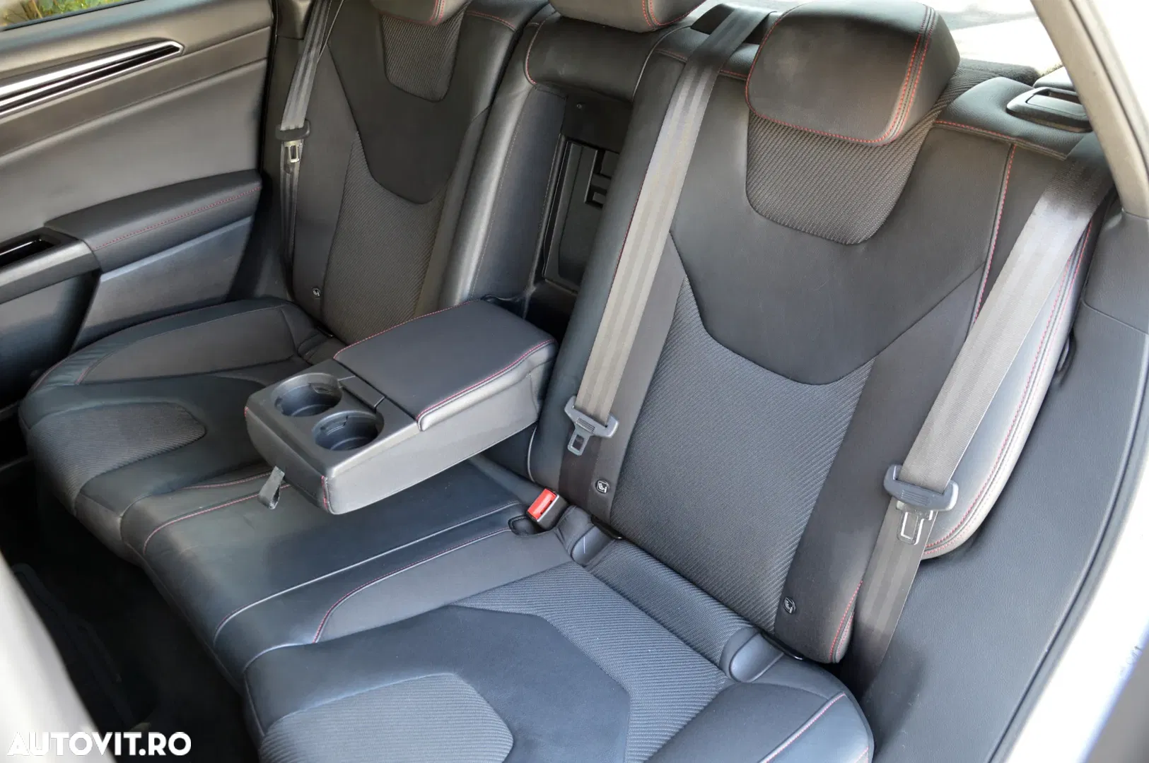 2018 Ford Mondeo 2.0 TDCi Start-Stopp PowerShift-Aut ST-Line, photograph 12